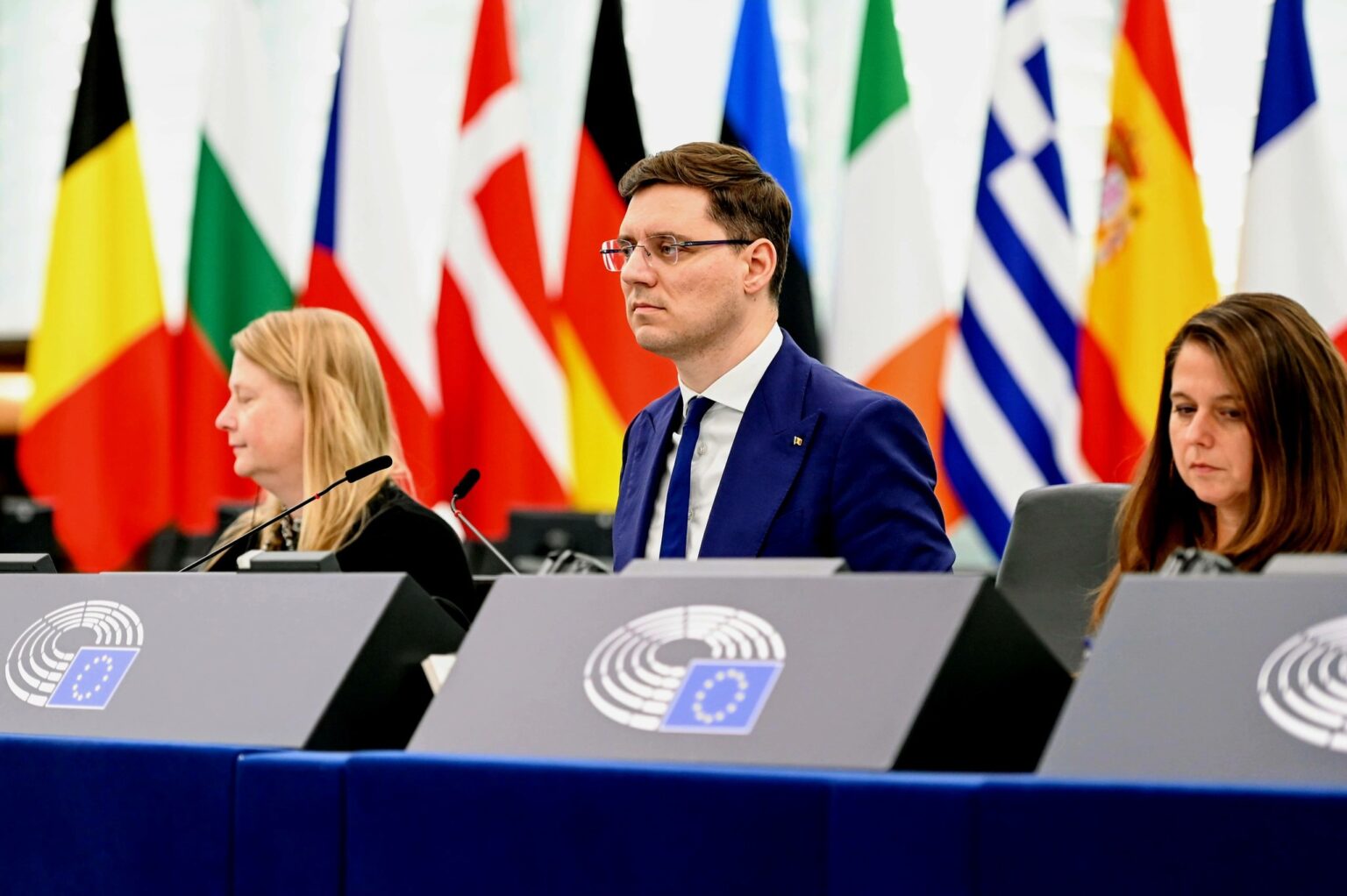 negrescu psd este amenintat atat de o dreapta pro austeritate cat si de populismul extremistilor 690df17ae5359