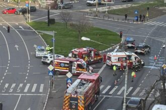 o ambulanta militara a fost implicata intr un accident auto doi pacienti raniti 69274b50d3176