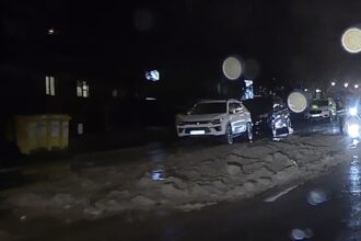 o basculanta a pierdut incarcatura pe principala strada din otopeni 23 august la fix in traficul deviat de pe dn1 inclusiv prin oras din cauza santierului m6 691ca083db432