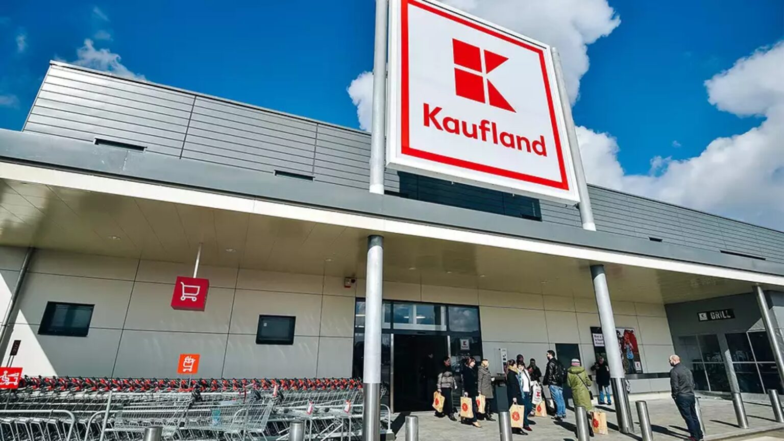 o fosta fabrica din pantelimon se transforma in magazin kaufland e aproape gata si se fac angajari ce locuri disponibile sunt 691ae331bd927