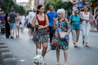 petitie pentru a transforma calea victoriei intr o zona pietonala au fost stranse peste 28 000 de semnaturi 692307b9f2c66