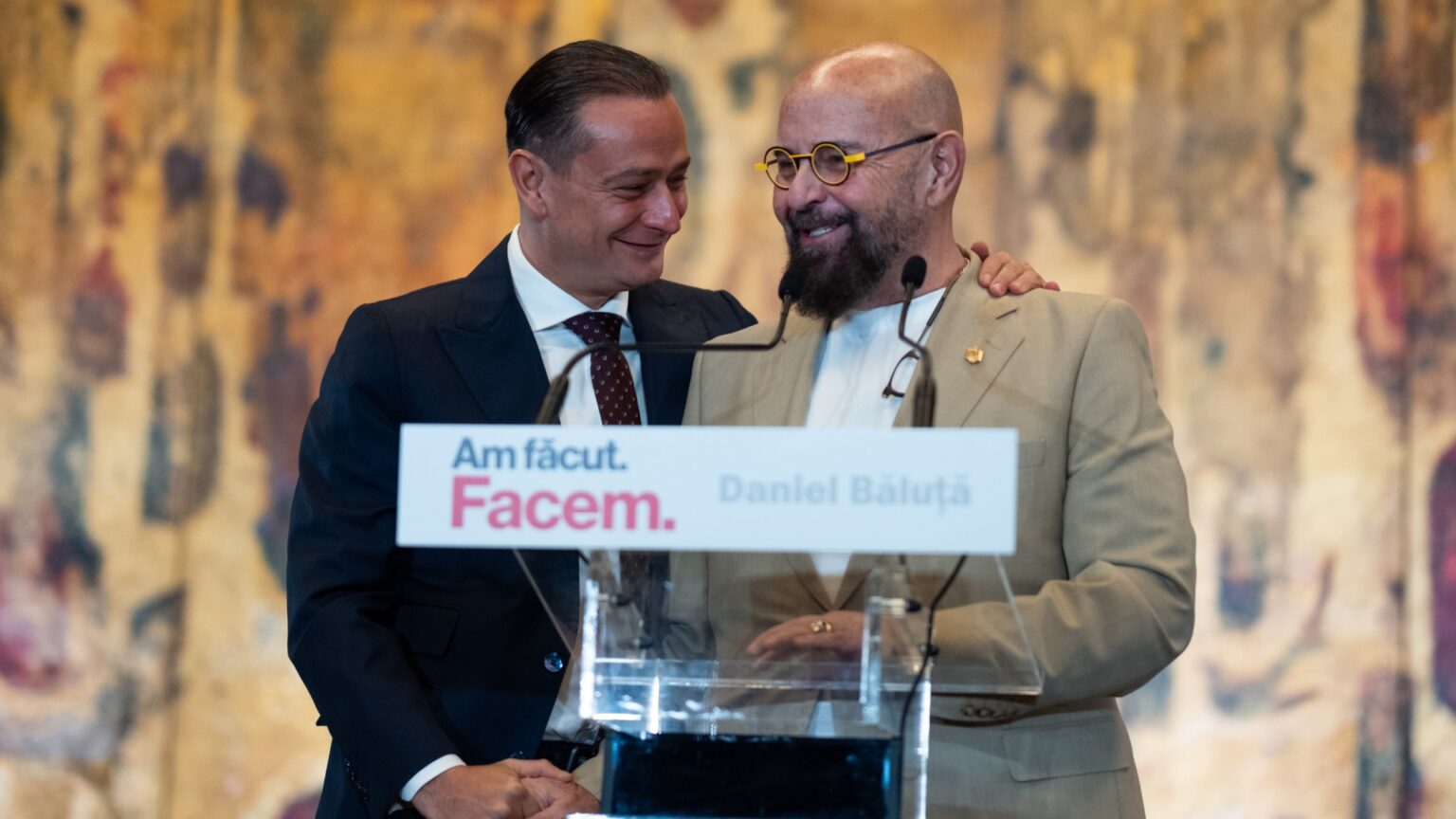 piedone intra in team baluta in cursa pentru pmb ii ofera 150 de tineri din partidul lui sa l ajute in campania electorala pentru functia de primar general al cap 691ec9a0e2d5f