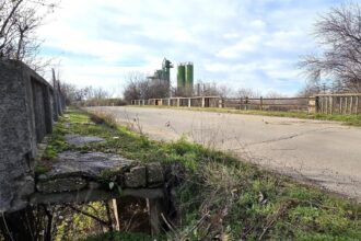 podul de la sabareni acum pericol public se reface din temelii noul pasaj va fi gata in 18 luni si va avea doua benzi de circulatie si trotuare pe fiecare sens 69282cf2db189