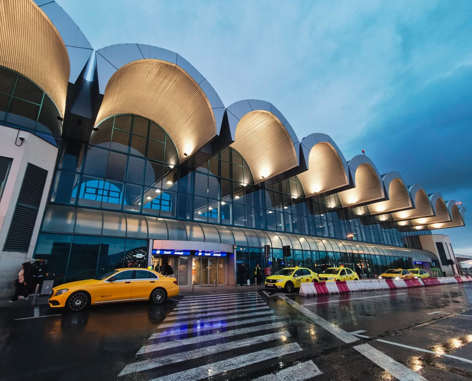 portile aeroporturilor otopeni si baneasa vor fi schimbate trei companii au depus oferte pentru un contract de aproape 6 milioane de euro 69244c5246a07