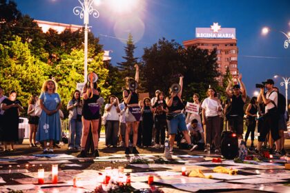 protest anti femicid in aceasta seara in piata victoriei parlamentarilor li se cere sa adopte de urgenta legea de prevenire a violentei asupra femeilor 691322f96a619