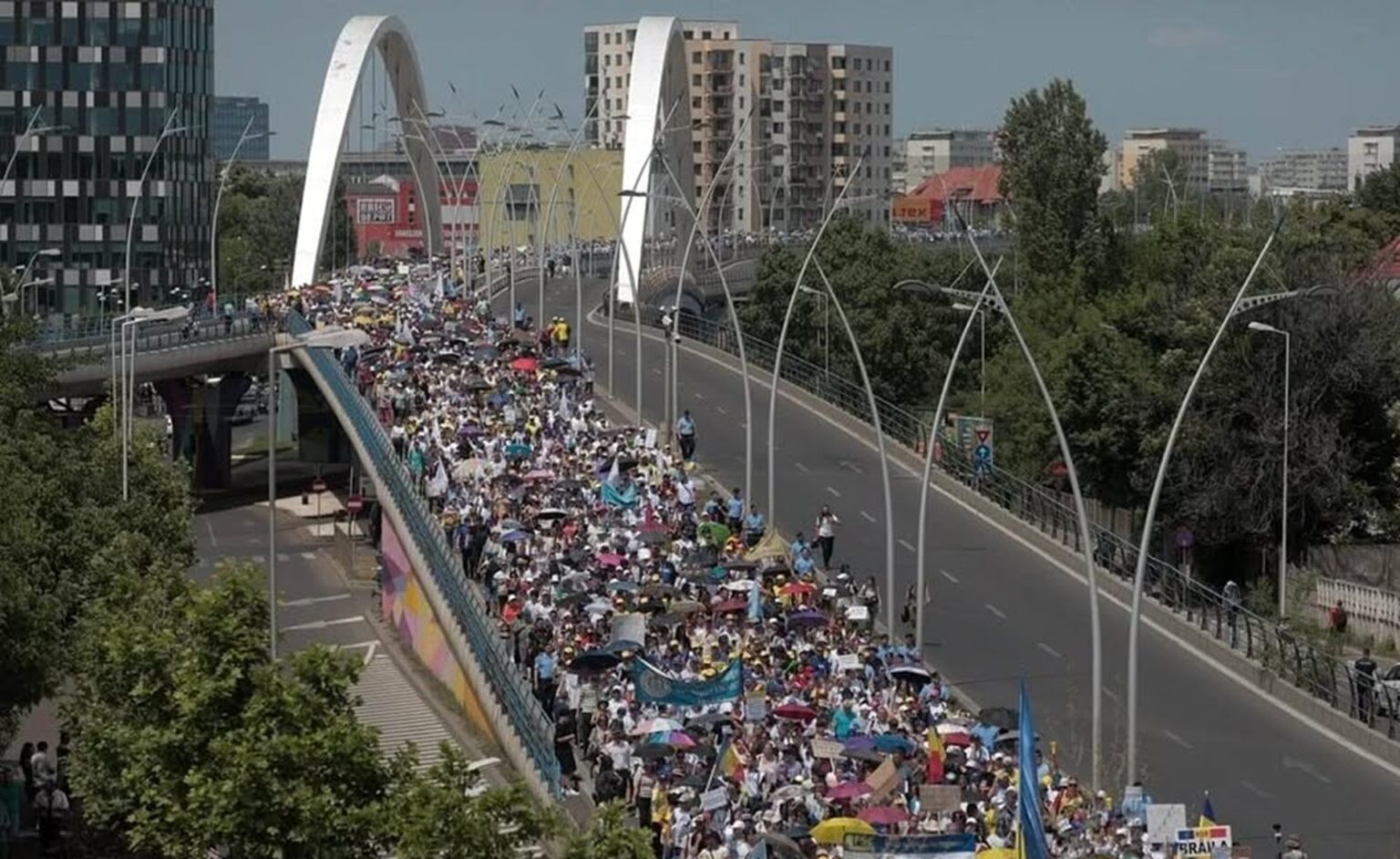 protest in piata victoriei acum sindicalistii sunt din nou in strada si se opun politicilor de austeritate 69144a5981470 1