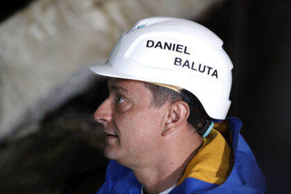 provocarea electorala baluta cu ce proiect incepem dupa 7 decembrie bucurestean ironic ce ziceti de un trotuar pe metalurgiei va provoc sa incepeti inainte 691b005cd1c13