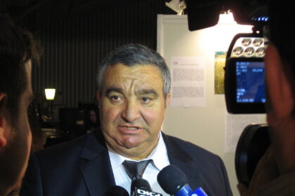 regele cioaba oare sunt singurul din clasa politica care are diplome pe bune 692bde098ae76