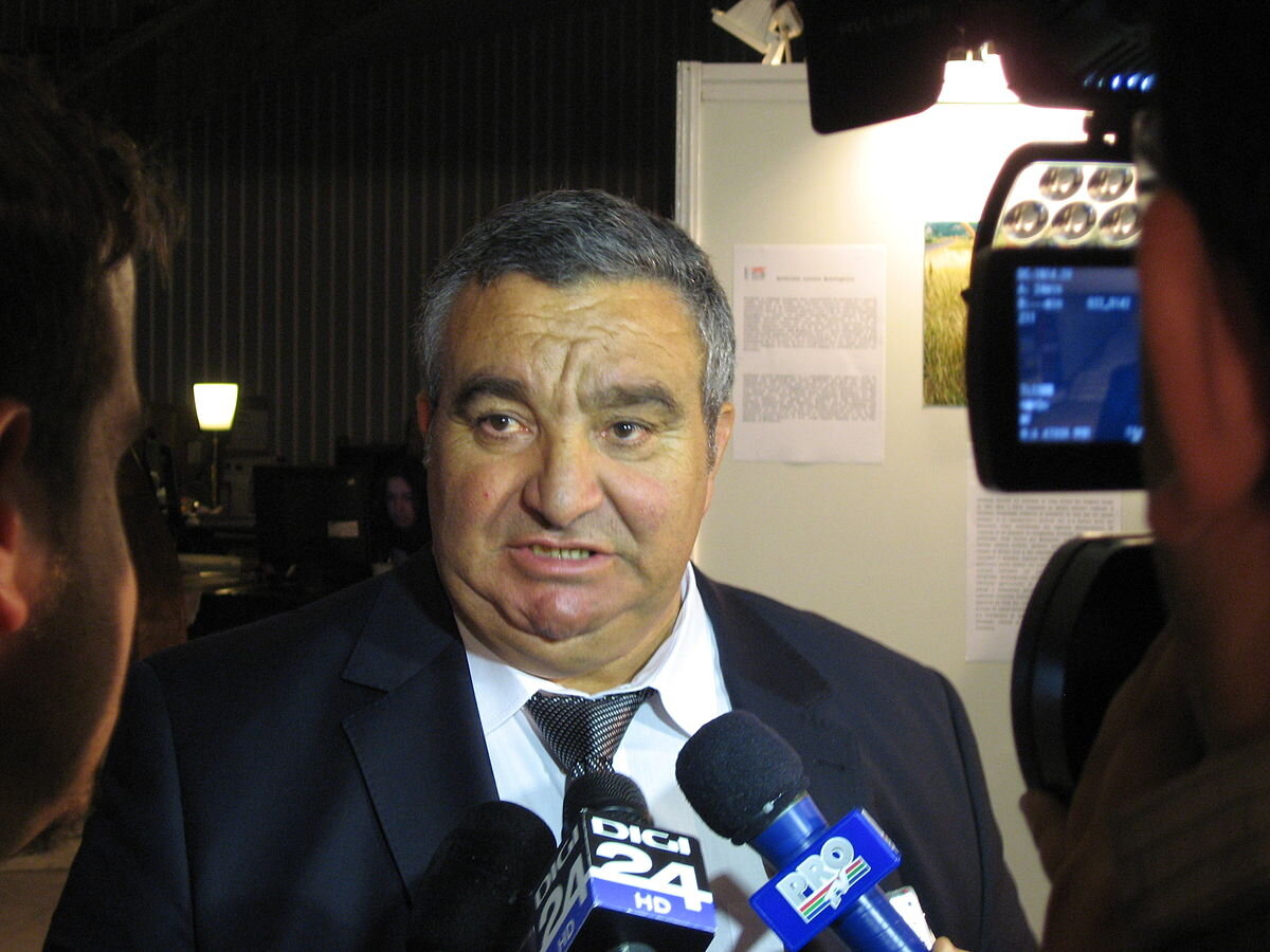 regele cioaba oare sunt singurul din clasa politica care are diplome pe bune 692bde098ae76