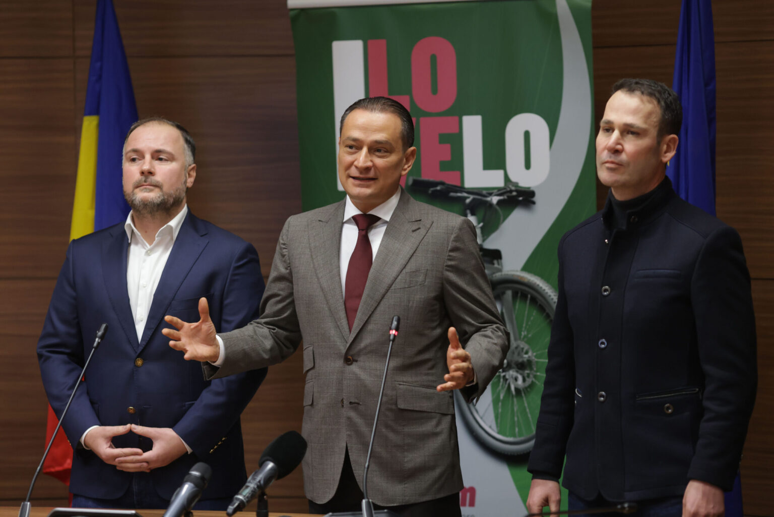 retea de 100 de km de piste de biciclete si trasee pietonale care va conecta sectoarele 2 3 si 4 primarii negoita hopinca si baluta au lansat proiectul i love velo 691f2d161a0e3