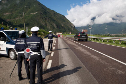 schema italiana tara in care tot mai multi italieni isi inmatriculeaza masinile pentru a evita costurile ridicate ale asigurarilor 691ab6f32d654