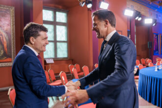 secretarul general al nato pentru prima data in romania mark rutte participa la forumul nato pentru industria de aparare 690b0f345543c