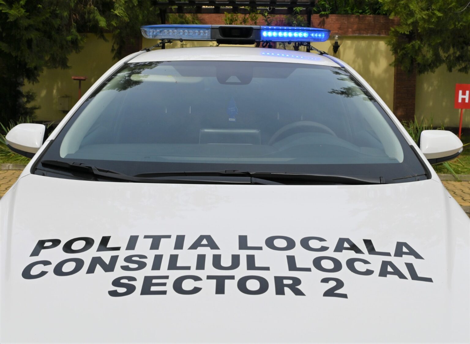 sectorul 2 amenda de 60 000 de lei si masina confiscata pentru aruncarea deseurilor pe domeniul public 691c050589731 1