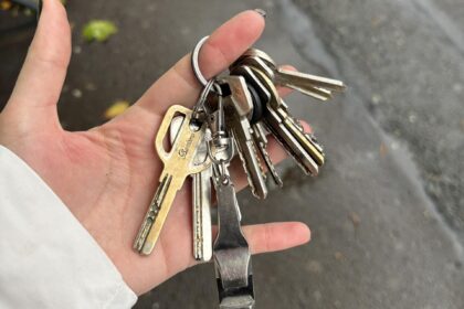 siguranta si incredere pe facebook f09fa4b7e29980efb88f un bucurestean si a pierdut cheile cand alerga dupa autobuzul 216 o doamna draguta le a gasit politia mi a spus sa 691d84cf445c1