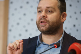 solutia ciucu pentru traficul din bucuresti seamana a magie de tip doua dintr o lovitura rezolva cumva si parcarea doar ca implementarea va dura 10 ani 69158dcdf32e1