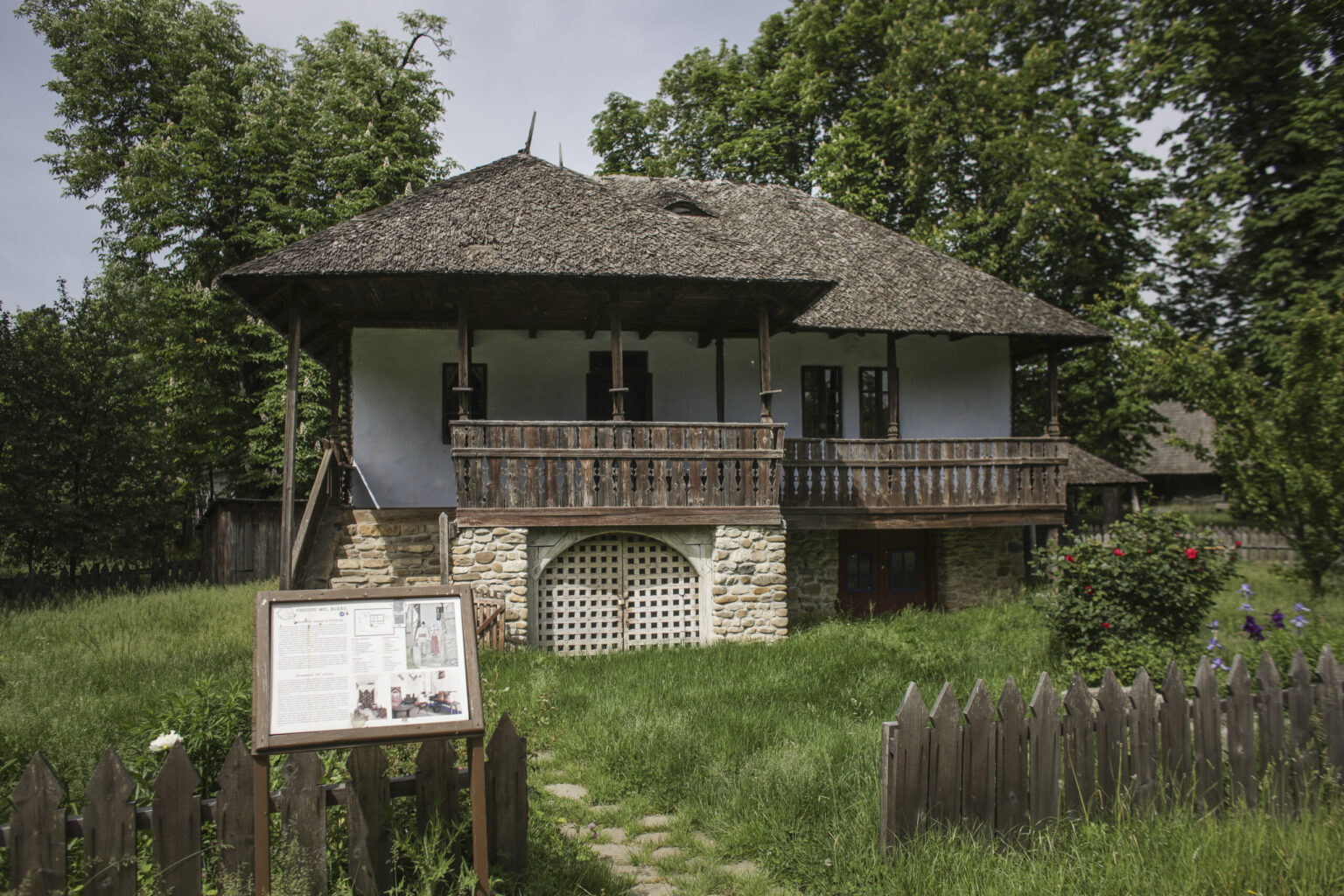 targ de sfantul andrei la muzeul satului weekendul acesta vin mestesugari cu produse artizanale va fi si expozitie de uniforme militare de la 1918 6925ac54407ba