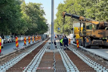 tramvaiul corporatistilor ar putea reveni din decembrie pe traseu dar incomplet intarziatele copertine din statii inca nu sunt montate toate 690781867724e