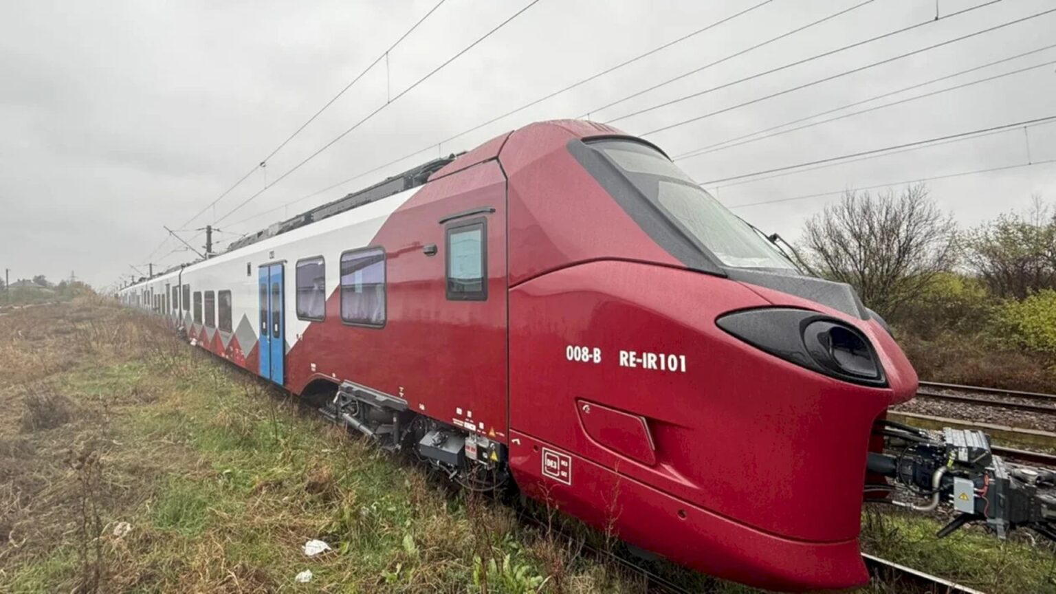 trenul coradia cu nr 4 circula de luni pe ruta bucuresti nord craiova drobeta turnu severin 691879611ea76