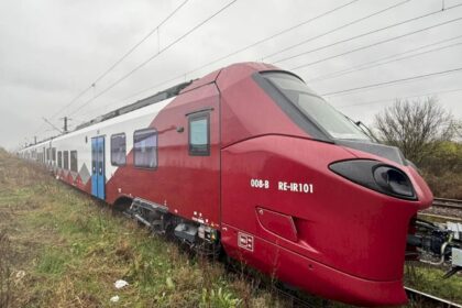 trenul coradia cu nr 4 circula de luni pe ruta bucuresti nord craiova drobeta turnu severin 691879611ea76