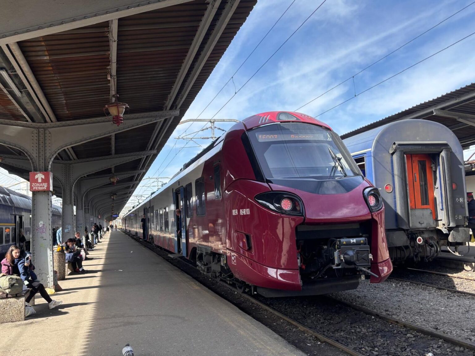 trenul coradia cu nr 8 din cele 37 cumparate de arf de la alstom a ajuns in romania destinatia finala a ramei este depoul grivita din bucuresti 6910aa2f647d1