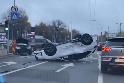 video accident foarte grav pe podul cotroceni impact violent masina rasturnata in intersectie 690c464be4c3f 1