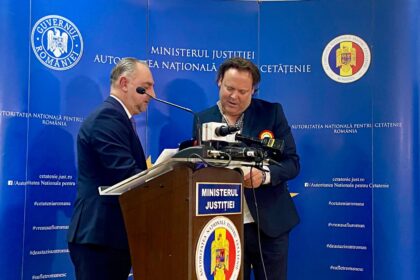 video foto jurnalistul charley ottley care a promovat frumusetile romaniei in intreaga lume a obtinut cetatenia romana 690ca12e5eab3