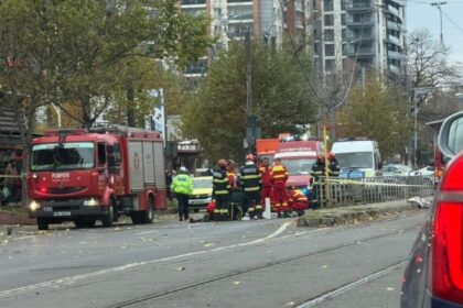 video momentul ingrozitor in care un cablu de tensiune stb acrosat de un camion loveste o femeie care mergea pe strada in zona dristor victima in stare grava 690caa0c4e5f1