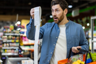 video nu mai cumparam ca n avem cu ce romanii strang cureaua din cauza scumpirilor cheltuie mai putin ce taie de pe lista 69141f756e78a 1