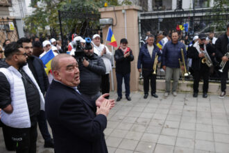 video petrecere cu taraf la biroul electoral gigi netoiu si a depus candidatura pentru primaria capitalei a fost sustinut si de eugen teodorovici si el candidat la pmb 6919e6140f9fc