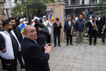 video petrecere cu taraf la biroul electoral gigi netoiu si a depus candidatura pentru primaria capitalei a fost sustinut si de eugen teodorovici si el candidat la pmb 6919e6140f9fc