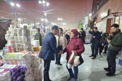 video surpriza de weekend in piata obor te duci sa iei gogonele sa faci muraturi si dai peste brigada facem baluta cu tot cu candidat 690f22c8e6a79