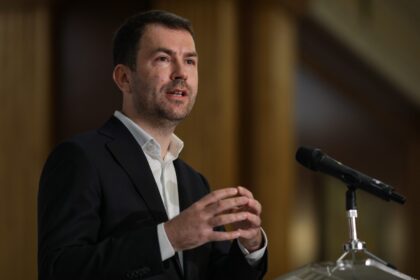 ziua internationala pentru eliminarea violentei impotriva femeilor catalin drula sustine o mai buna prezenta a politiei locale in zonele nesigure pentru femei 692598937d289