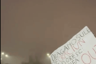 a cincea seara de proteste peste o mie de persoane in piata victoriei din capitala 693f0b0d34589