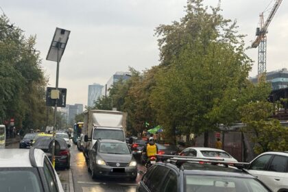 aglomeratia de ajun din capitala bucurestean bd iuliu maniu este blocat de la valea cascadelor spre autostrada 694bd7331fd4c