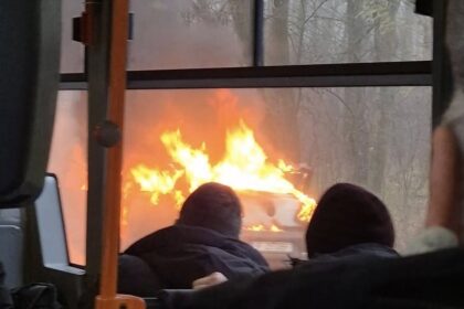 alerta masina in flacari pe dn1 pe sensul dinspre ploiesti spre bucuresti martor incendiul auto in apropiere de dimieni multe echipaje de interventie 69425f85c3ab0