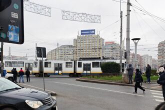 alerta un tramvai de pe linia 21 a deraiat in zona mihai bravu colentina traficul este foarte aglomerat 693c03dc1cec9