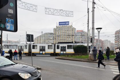 alerta un tramvai de pe linia 21 a deraiat in zona mihai bravu colentina traficul este foarte aglomerat 693c03dc1cec9
