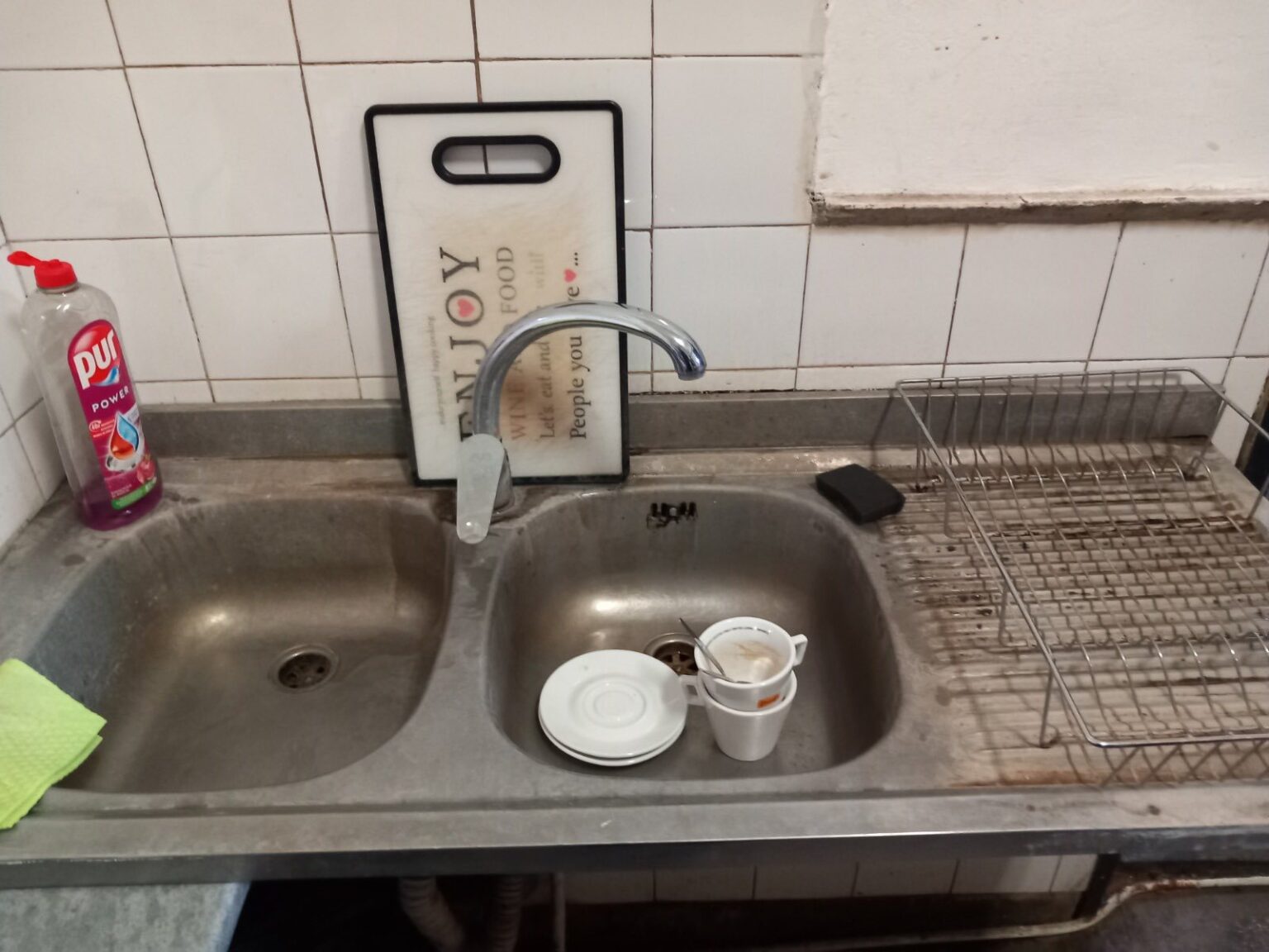 amenzi anpc de peste patru milioane de lei printre nereguli produse expirate echipamente si ustensile uzate lipsa afisarii preturilor 69341b728a0f8