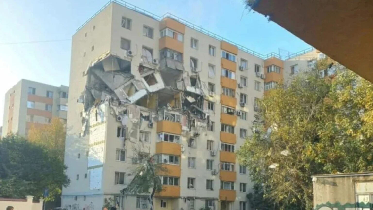 au trecut peste doua luni de la explozia din rahova iar bucurestenii care locuiau acolo se simt abandonati nimeni nu ne spune nimic 6953db0046501