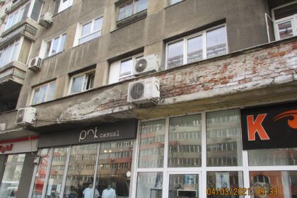 blocurile comuniste din bucuresti cu spatii comerciale la parter risca sa cedeze primele la un mare cutremur 693e681fc9ef3