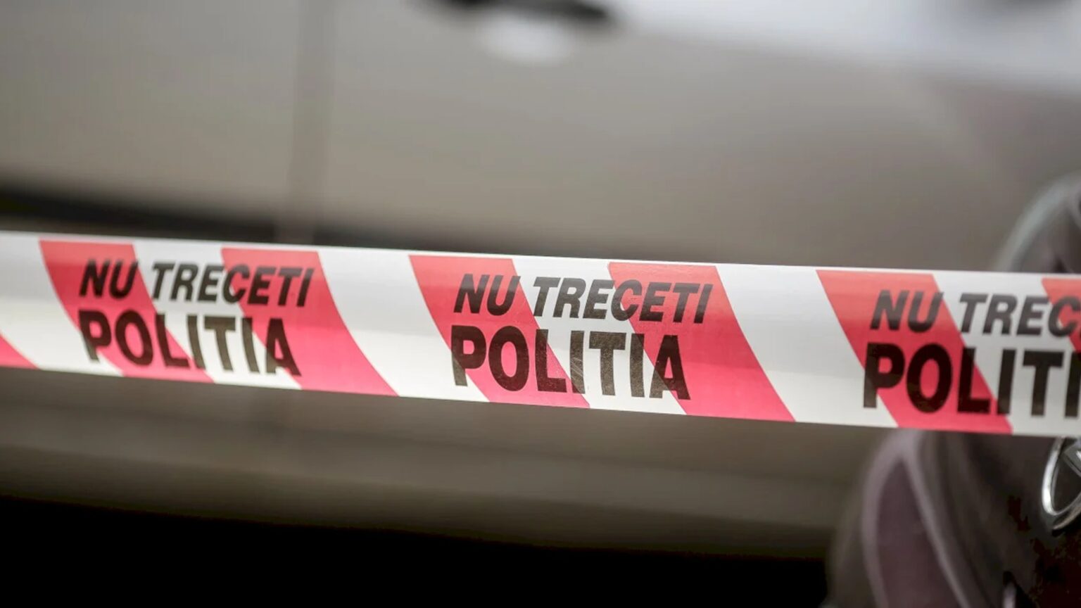 breaking gest extrem in bucuresti un politist local s a aruncat de pe o macara in sectorul 1 694171b2b4c74