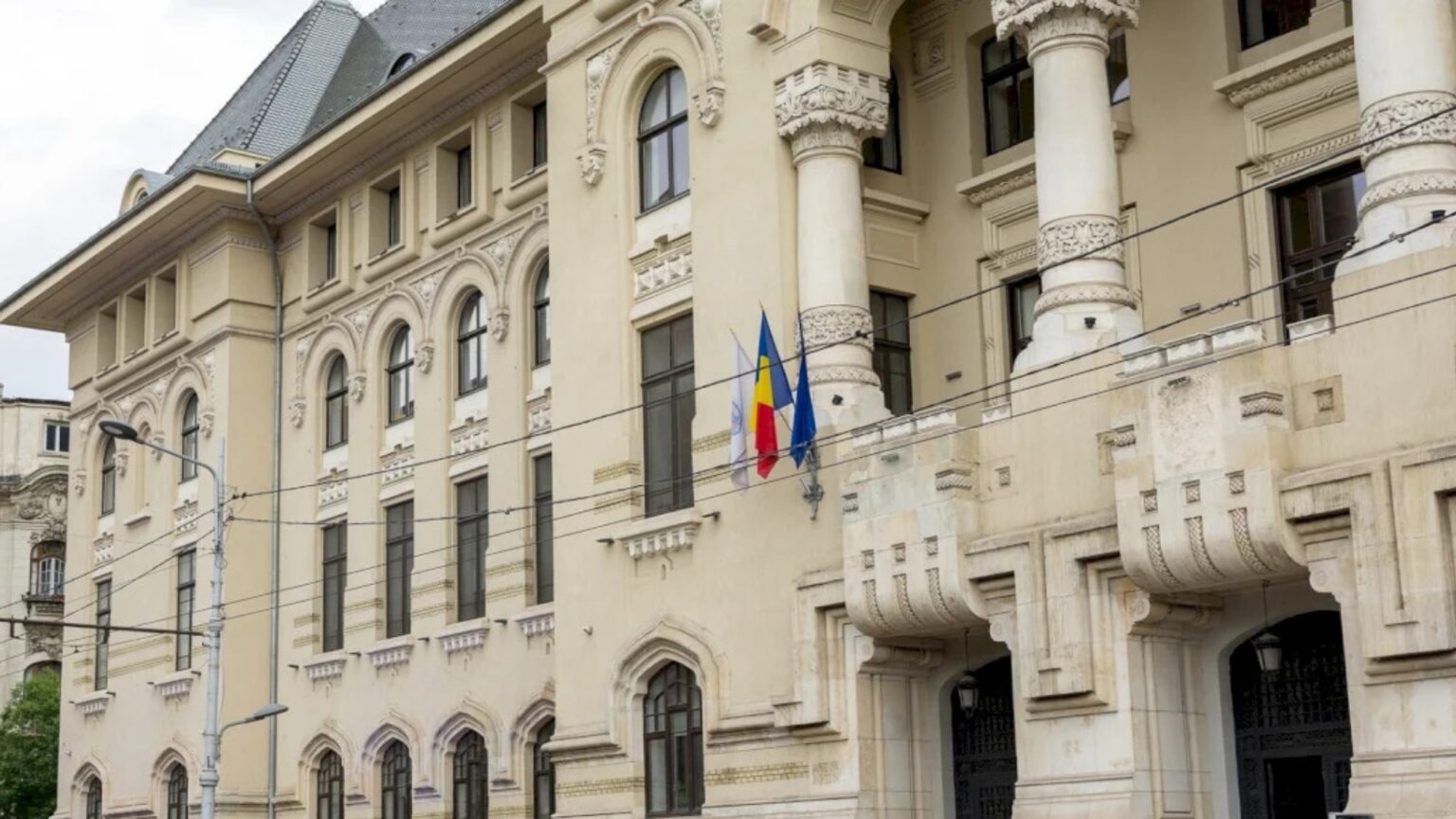 bucurestenii cu mobilitate redusa si dizabilitati de vedere vor putea vota in sectii speciale la alegerile din 7 decembrie cate si unde sunt 6931747086eea