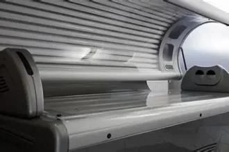 cabinele de bronzat tripleaza riscul de melanom studiu 693ce83c6c0ec