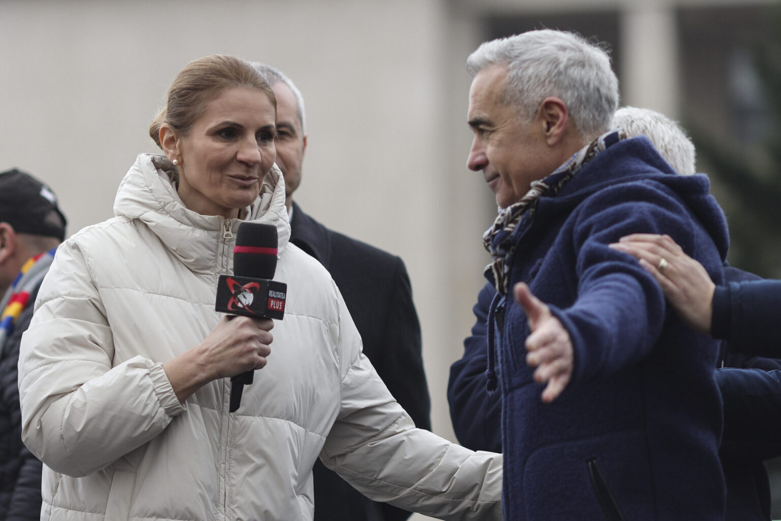 calin georgescu se distanteaza total de toti candidatii la pmb si anunta ca nu sustine pe nimeni deci nici pe anca alexandrescu aur il scuza e vizibil afectat 692f0d1765275