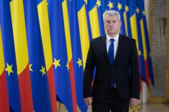 catalin predoiu premiat in sua pentru contributia la statul de drept in romania protestatarii ii cer demisia 693e53255d3e5