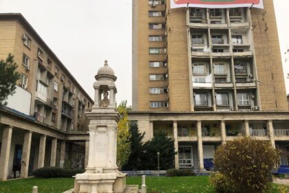 cine a fost primarul bucurestean care l a ucis cu spada pe lahovar fiindca l a criticat in gazeta patima politica era atat de infocata ca se ajungea la duel 693534272ac9a
