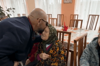 cristian popescu piedone alaturi de batrani de craciun nasterea domnului sa va umple sufletul de lumina 694aa10c85453