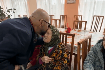 cristian popescu piedone alaturi de batrani de craciun nasterea domnului sa va umple sufletul de lumina 694aa10c85453