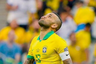 dani alves cumpara o echipa din portugalia si vrea sa joace din nou 69492ec54ac9a