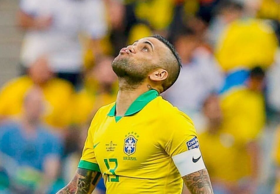 dani alves cumpara o echipa din portugalia si vrea sa joace din nou 69492ec54ac9a